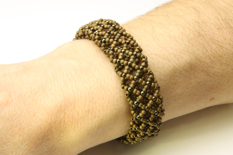 Bracelets Made with Mesh Technique
